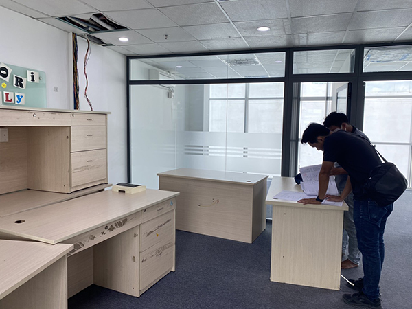 Vận chuyển tháo dỡ bàn ghế văn phòng nhanh gọn tận nơi