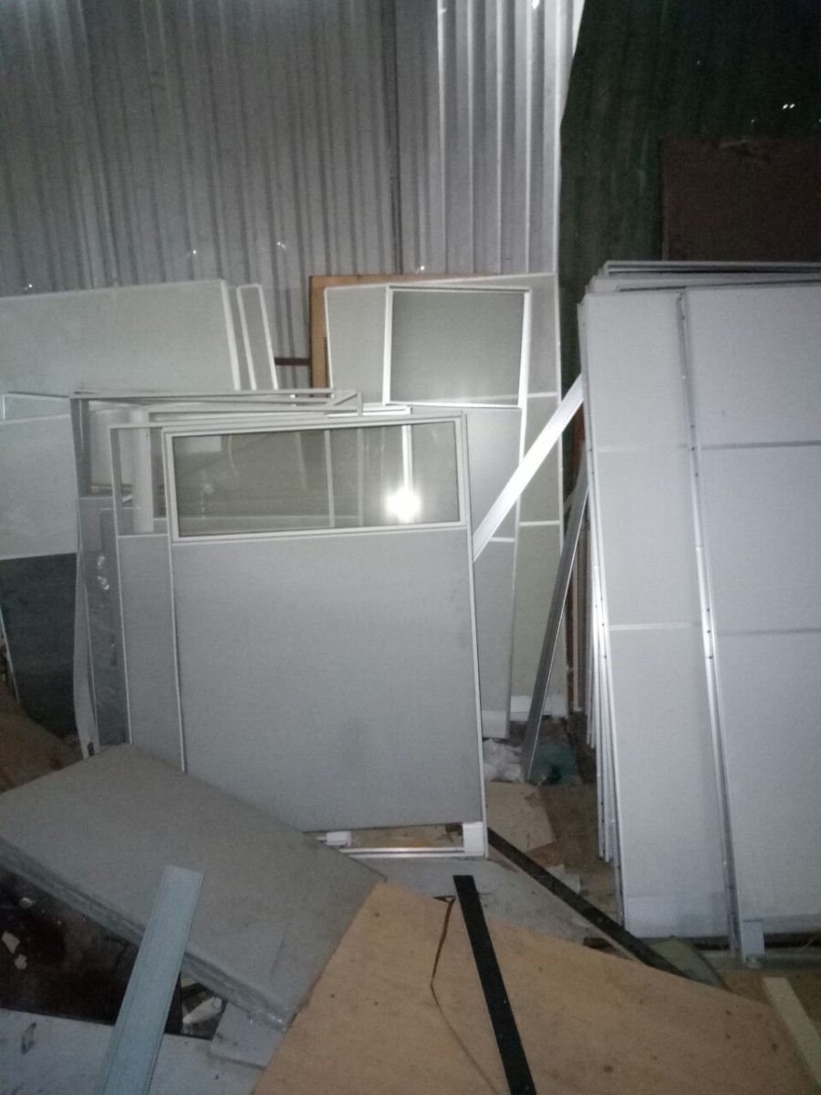 Vận chuyển dọn dẹp mặt bằng vách ngăn văn phòng